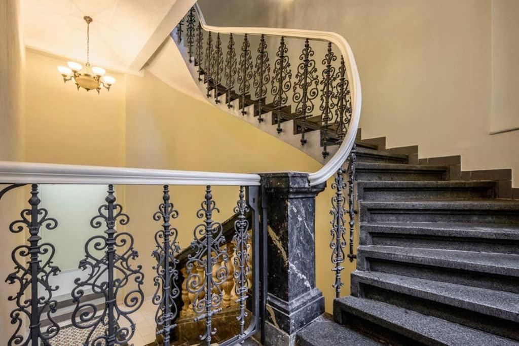 Modern Cozy Apartment In Central Prag Exteriör bild