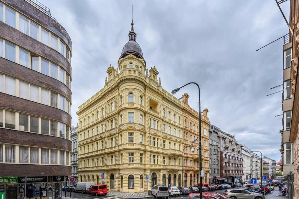 Modern Cozy Apartment In Central Prag Exteriör bild