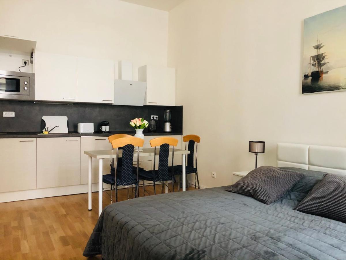 Modern Cozy Apartment In Central Prag Exteriör bild