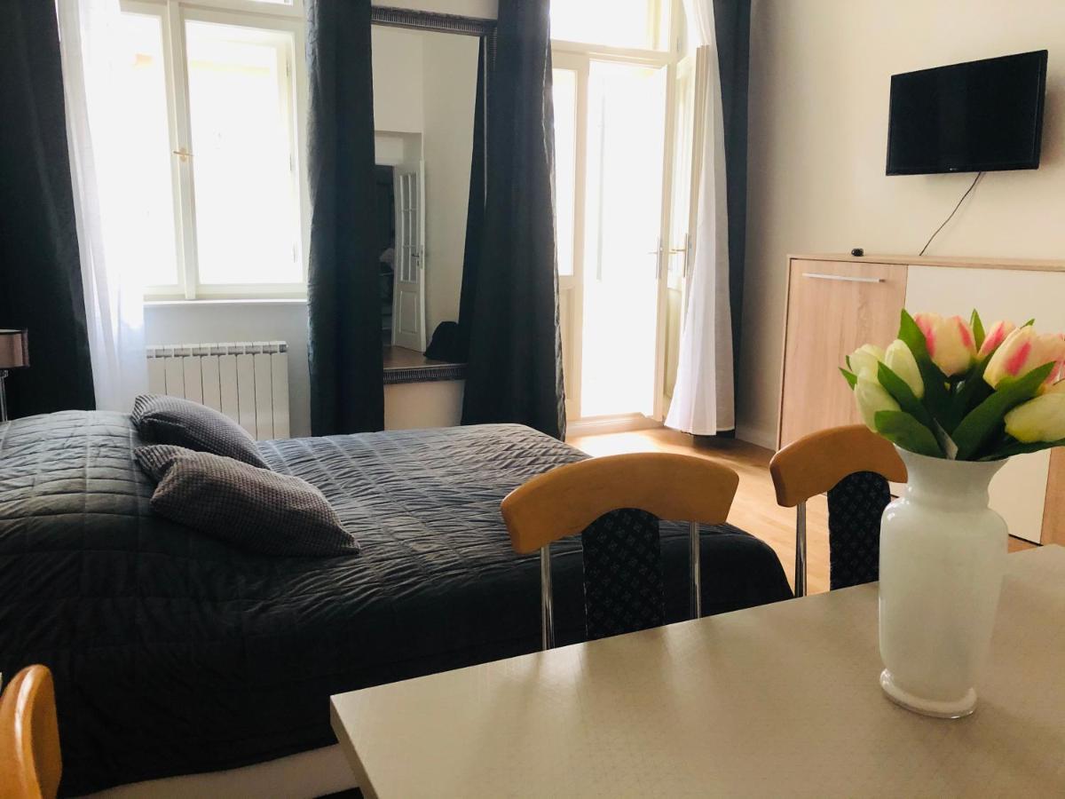 Modern Cozy Apartment In Central Prag Exteriör bild
